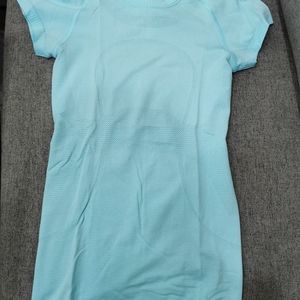 Lululemon swiftly tech short sleeve sz 4